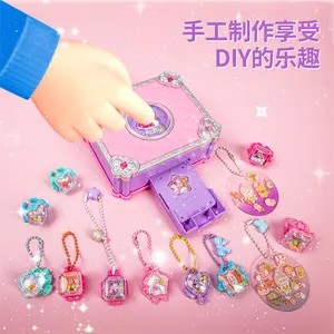 Pacchetto regalo di lusso per ragazze Versatile libro magico 3D magico adesivo fatto da te macchina <span class=keywords><strong>regali</strong></span> per ragazze di 15 anni - Product Image 1