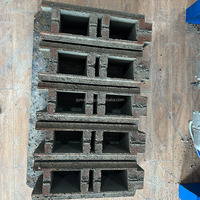 Machine de fabrication de briques de ciment semi-automatique résistante à l'eau simple à utiliser équipée d'une bande transporteuse et d'un mélangeur