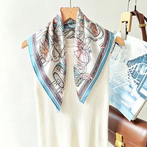 Foulard 100% Soie Personnalisé avec Logo, Imprimé Dessin Animé Gâteau, en Soie de Mûrier, Petit Carré, Bandana, Foulard de Cou, Vente en Gros Directe Usine - Product Image 3
