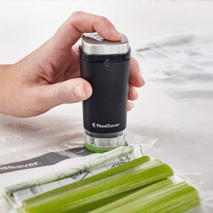 Station de recharge pour scelleuse <span class=keywords><strong>sous</strong></span> <span class=keywords><strong>vide</strong></span> sans fil portable <span class=keywords><strong>FoodSaver</strong></span> |   Mini scelleuse <span class=keywords><strong>sous</strong></span> <span class=keywords><strong>vide</strong></span> en plastique pour 1 récipient de mise en conserve - Product Image 4