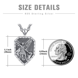 Collar con colgante de San Miguel Jesús grabado en forma de escudo de Plata de Ley 925 para hombres - Product Image 2