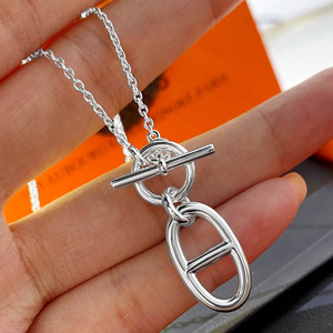 Collana con Ciondolo Geometrico Minimalista, Gioiello per Uso Quotidiano, Design Semplice con Catena, Stile Unisex - Product Image 3