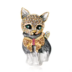 2024 Fashion Jewelry Cute Cartoon Cat Brooch Delicate Cute Shiny Rhinestone Grey Cat Alloy Brooch