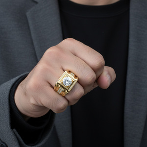 Anillo de cóctel clásico de oro amarillo con moissanita, corte brillante redondo, engaste de garras, diseño geométrico, joyería de compromiso para hombre - Product Image 3
