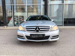 <span class=keywords><strong>Mercedes</strong></span>-Benz Classe C 2013 C 180 Classic <span class=keywords><strong>Grand</strong></span> Edition, véhicule à essence d'occasion, <span class=keywords><strong>prix</strong></span> avantageux - Product Image 3