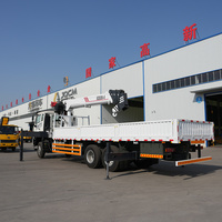 Camion-grue HOWO 12 tonnes avec flèche hydraulique télécommandée, nacelle et échelle personnalisables