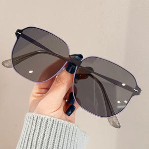 Gafas de Sol Qianai para Mujer, Montura Grande, UV400, Metálicas, Cuadradas, Anti-UV, para Viajes, Moda, Aire Libre - Product Image 4