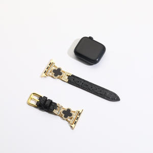 <span class=keywords><strong>Bracelet</strong></span> de montre de luxe en <span class=keywords><strong>cuir</strong></span>, <span class=keywords><strong>bracelet</strong></span> trèfle pour femme, compatible avec <span class=keywords><strong>Apple</strong></span> <span class=keywords><strong>Watch</strong></span> Series 6 7 <span class=keywords><strong>8</strong></span> 9 41 mm 42 mm 45 mm - Product Image 1