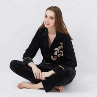 Ensemble de pyjama de Noël en velours pour femme, nouveau, thermique, sexy, brodé à la machine, manches longues, style vacances, vente en gros