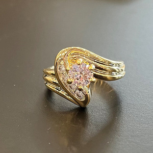 Anello con Zirconi a Fascia Intrecciata per Donne, Elegante Gioiello Scintillante alla Moda - Product Image 6