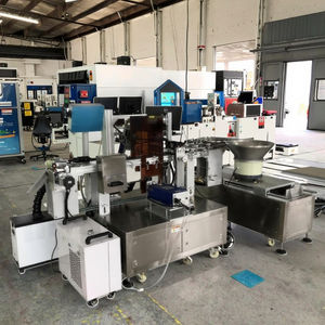 Macchina per Marcatura Laser ad Alta Velocità per Tappi di Fiale con Alimentatore Automatico e Ispezione Visiva al 100% per Codici QR di Tracciabilità - Product Image 1