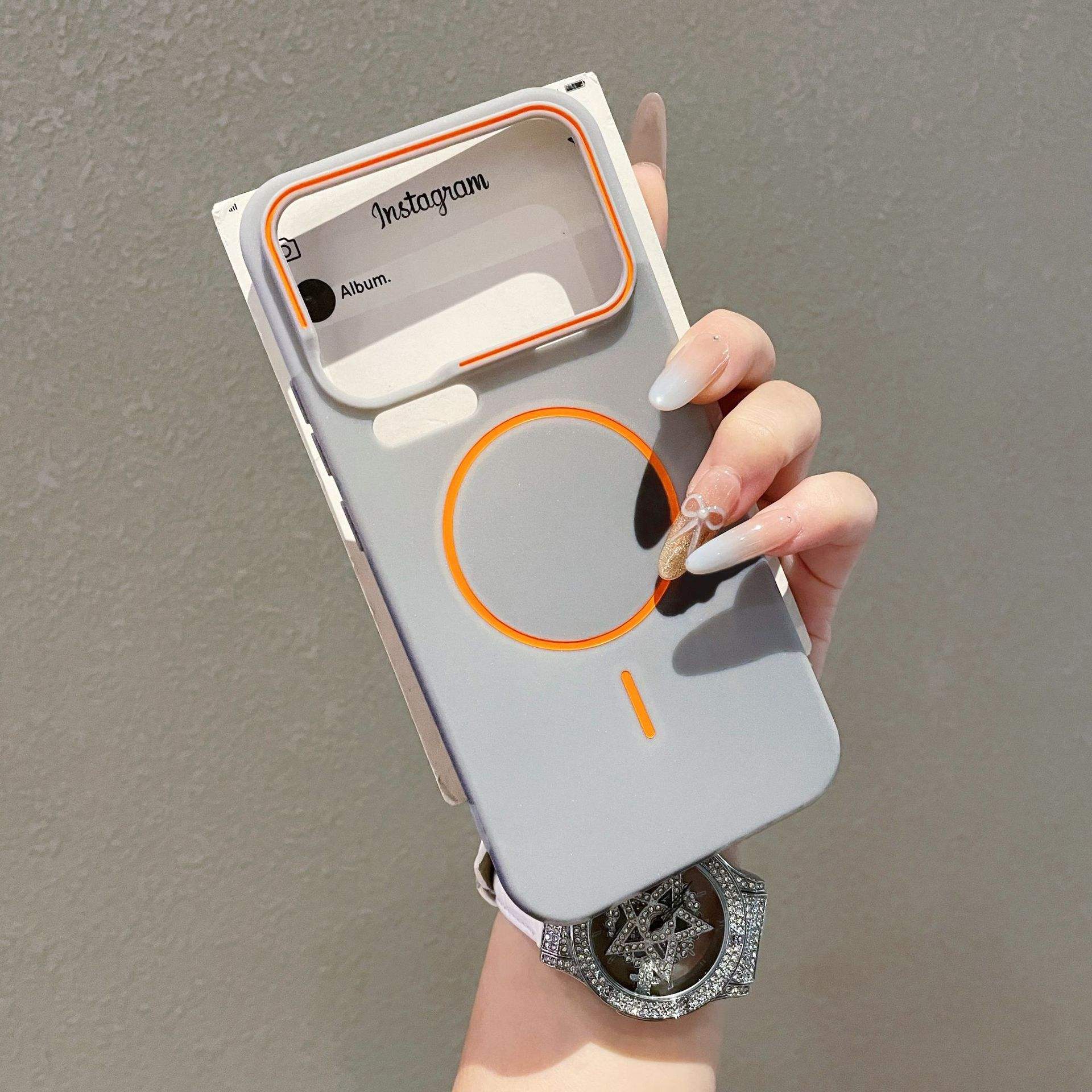 สีเทาไทเทเนียม