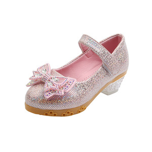 <span class=keywords><strong>Scarpe</strong></span> in Pelle <span class=keywords><strong>per</strong></span> Bambine <span class=keywords><strong>con</strong></span> Fiocco, <span class=keywords><strong>Scarpe</strong></span> <span class=keywords><strong>con</strong></span> <span class=keywords><strong>Tacco</strong></span> Alto <span class=keywords><strong>per</strong></span> Bambini, Moda Primaverile, Graziose <span class=keywords><strong>Scarpe</strong></span> da Principessa <span class=keywords><strong>con</strong></span> Diamanti <span class=keywords><strong>per</strong></span> Bambine - Product Image 1