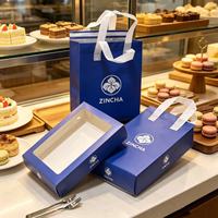 Op maat gemaakte, gebrande verpakkingsoplossingen voor cake- en koffieshop series, dessert- en gebakdozen, hartvormige PP-koude bekers met tas