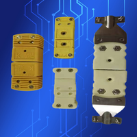 Thermocouple blindé avec capteur de température à connecteur jaune, adapté à la surveillance des températures dans les conduites et les fours.