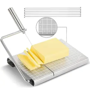 Gadget de <span class=keywords><strong>cuisine</strong></span> : Trancheuse et coupe-fromage à beurre avec 6 fils de rechange supplémentaires et échelle de taille précise sur la planche à découper - Product Image 1