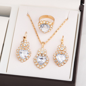 Conjunto de Joyería en Forma de Corazón, Collar, Aretes y Anillo de Aleación de Zinc con Cristales de Estrás, Joyería de Moda para Mujer para Fiestas - Product Image 3