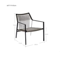 Ensemble de salon minimaliste créatif en rotin pour l'extérieur avec petite table basse, mobilier de patio tressé design pour balcon