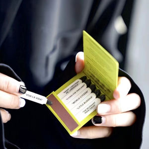 <span class=keywords><strong>Livre</strong></span> d'allumettes en papier personnalisé comme cadeaux <span class=keywords><strong>de</strong></span> promotion, boîte d'allumettes mince en papier brun Offre Spéciale personnalisable - Product Image 1