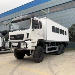 รถบรรทุกพนักงาน 30 คน ขับเคลื่อน 4 ล้อ ระบบขับเคลื่อนทุกล้อ เครื่องยนต์ปั๊มแรงดันสูง รถ SUV สำหรับพื้นที่ทะเลทราย รถบรรทุกพนักงานแบบออฟโรด - Product Image 1