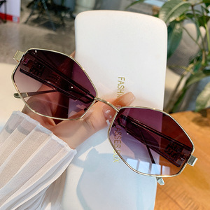 Lunettes de soleil pour femmes de style INS viral, forme polygonale en diamant, nouvelle mode européenne et américaine, photo de rue, protection UV400, monture intégrale - Product Image 3