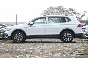 Offerta Speciale: Auto Usata 2022 <span class=keywords><strong>Tiguan</strong></span> L 280 <span class=keywords><strong>TSI</strong></span> 2WD 1.4T Automatica con Tetto Panoramico e Portellone Elettrico, SUV Medio, Guida a Sinistra, R18 - Product Image 4