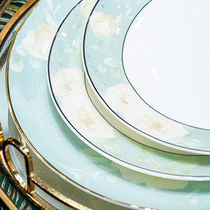 Service de table de luxe vert avec bord doré, assiettes, bols, plats, en porcelaine fine, pour hôtels, pour 10 personnes - Product Image 2