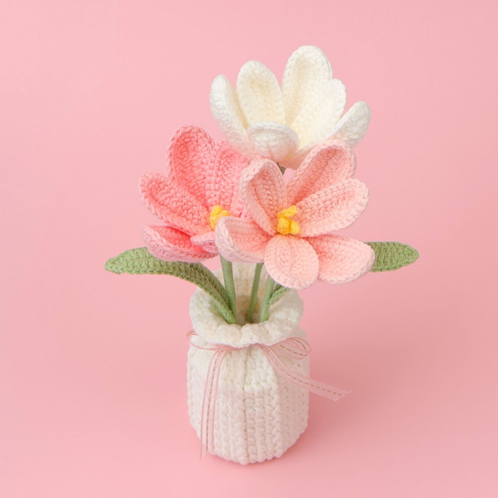 Rose ombré, 3 tulipes en fleurs, grand vase en fil de laine.