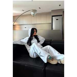 Conjunto Deportivo Gris con Estrellas, Cómodo y Transpirable, Diseño Personalizado, Sudadera con Capucha, Estampados con Pedrería, Tallas Grandes para Invierno - Product Image 4