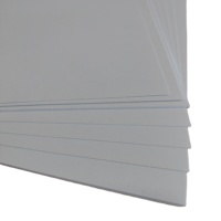 Rouleaux de papier offset sans bois de qualité supérieure, fournis par l'usine, offrant d'excellentes performances d'impression et une surface lisse