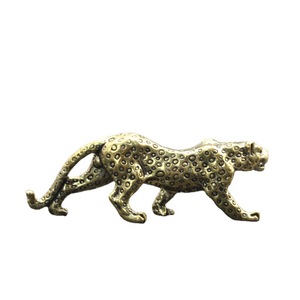 Colgante de leopardo de latón macizo, amuleto de figura animal, regalo, accesorio de moda unisex - Product Image 5