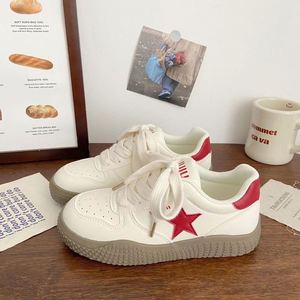 Baskets plateforme rétro américaines pour femmes, motif étoile, style niche, chaussures décontractées blanches pour étudiantes, usage quotidien, transfrontalières, collection automne - Product Image 1