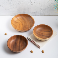 Vente en gros dernier modèle de grand saladier avec ustensiles de service ensemble saladier et cuillères en bois pour fruits ou salades