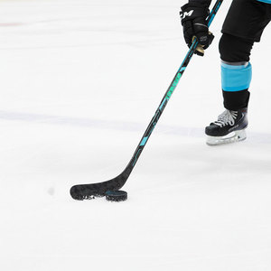 Bâton de hockey sur glace YUEKE à tige pentagonale en fibre de carbone 18K, poignée antidérapante 3D, 168 cm, flex 70, P92 Mid Kick Pro, 380 g - Product Image 1