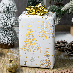 Papier cadeau à motifs d'arbre de Noël et d'oiseaux, papier d'art couché double face pour emballages de fêtes - Product Image 2
