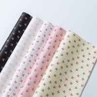 Papel de Regalo Ecológico Personalizado con Recubrimiento de PVC, Papel de Regalo con Estampado de Chocolate y Flores, Público Objetivo: Todos