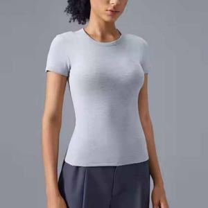 Camiseta Deportiva de Yoga para Mujer, Diseño de Cuello Redondo, Secado Rápido, Estilo Nuevo, Logotipo Personalizado del Fabricante, Alta Calidad - Product Image 3