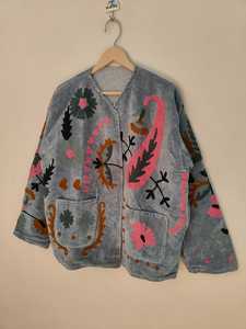 Veste en velours brodée Suzani, faite à la main, motif floral bohème, manteau vintage tribal, vêtement d'extérieur unique, veste artisanale distinctive - Product Image 5