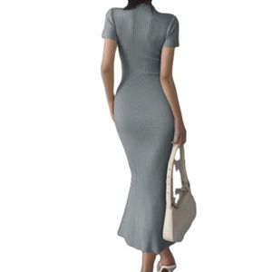 เดรสไหมพรมคอวีทรงเอเข้ารูปแขนสั้นความยาวปานกลางแบบหลวมๆ ผลิตตามสั่งขายส่งสำหรับฤดูร้อน รุ่นใหม่ ปกเสื้อแบบปกเชิ้ต ติดกระดุมแถวเดียว ผ้าวิสโคส/โพลีเอสเตอร์ - Product Image 5