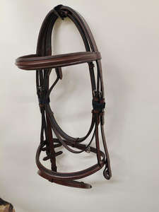 Brida de caballo de cuero hecha a mano de primera calidad, banda de cejas ajustable acolchada suave diseñada para la comodidad y la conducción profesional - Product Image 4