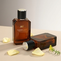 Flacon de parfum en verre brun ambré avec bouchon noir texturé, rechargeable, à bord roulé, disponible pour logo personnalisé