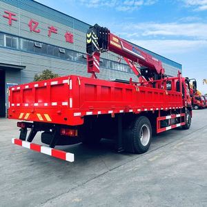 Camion grue Dongfeng DV3 4x2 avec grue à flèche droite à 5 sections de 10 tonnes pour la transplantation de semis et le levage de matériaux de construction - Product Image 5