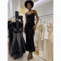 Robe de Soirée Longue Noire Slim Fit pour Femme, Style Camisole Tendance avec Paillettes et Effet Enveloppant aux Hanches