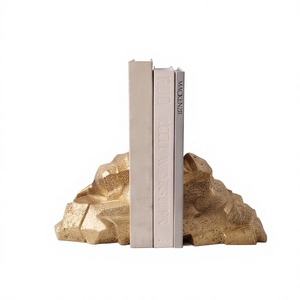 Sujetalibros de Metal Dorado con Diseño de Montaña – Soporte Decorativo Escultural para Libros - Product Image 1