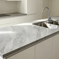 UNION STONE, granit gris cendre poli, design graphique moderne, écologique, naturel, petite dalle pour usage extérieur.