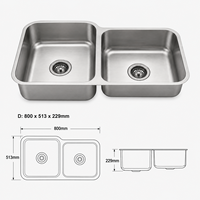 Évier de cuisine moderne double cuve anti-condensation, finition brossée, fabrication industrielle, cuves profondes et égales, à encastrer sous plan, insonorisé