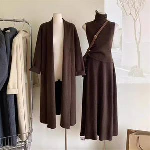 Cárdigan de punto caqui para mujer al por mayor, suéter de cuello alto de color liso, vestido grueso de longitud media hasta la rodilla, conjunto de 3 piezas para invierno - Product Image 4