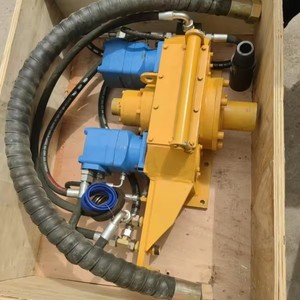 Têtes hydrauliques jaunes avec pistons bleus et flexibles noirs pour plateformes de forage – Niveau de sécurité élevé - Product Image 6