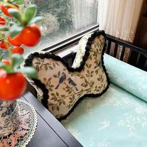 Coussin décoratif de style rétro au design unique ; Coussin de canapé de chambre haut de gamme, style français, luxe léger, motif papillon ; Grand coussin de sol. - Product Image 1