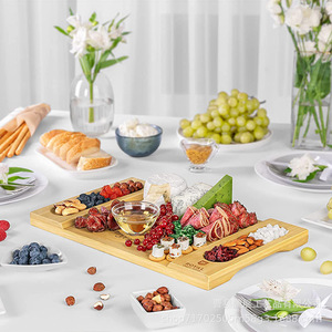 Plateau à fromages royal en bois avec compartiments pour snacks et noix - Product Image 3